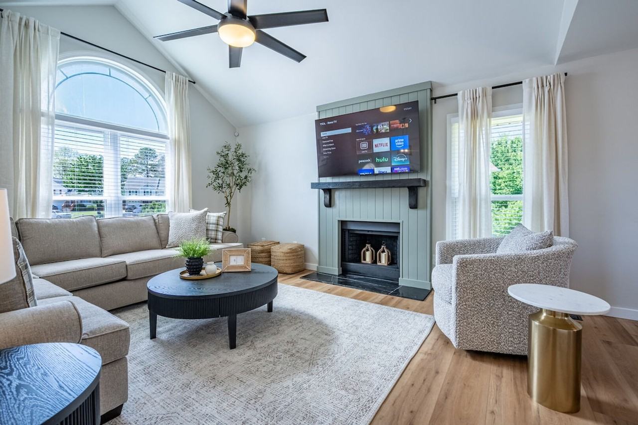 18 Huntcliff Dr #1234812P - Photo 4 of 40