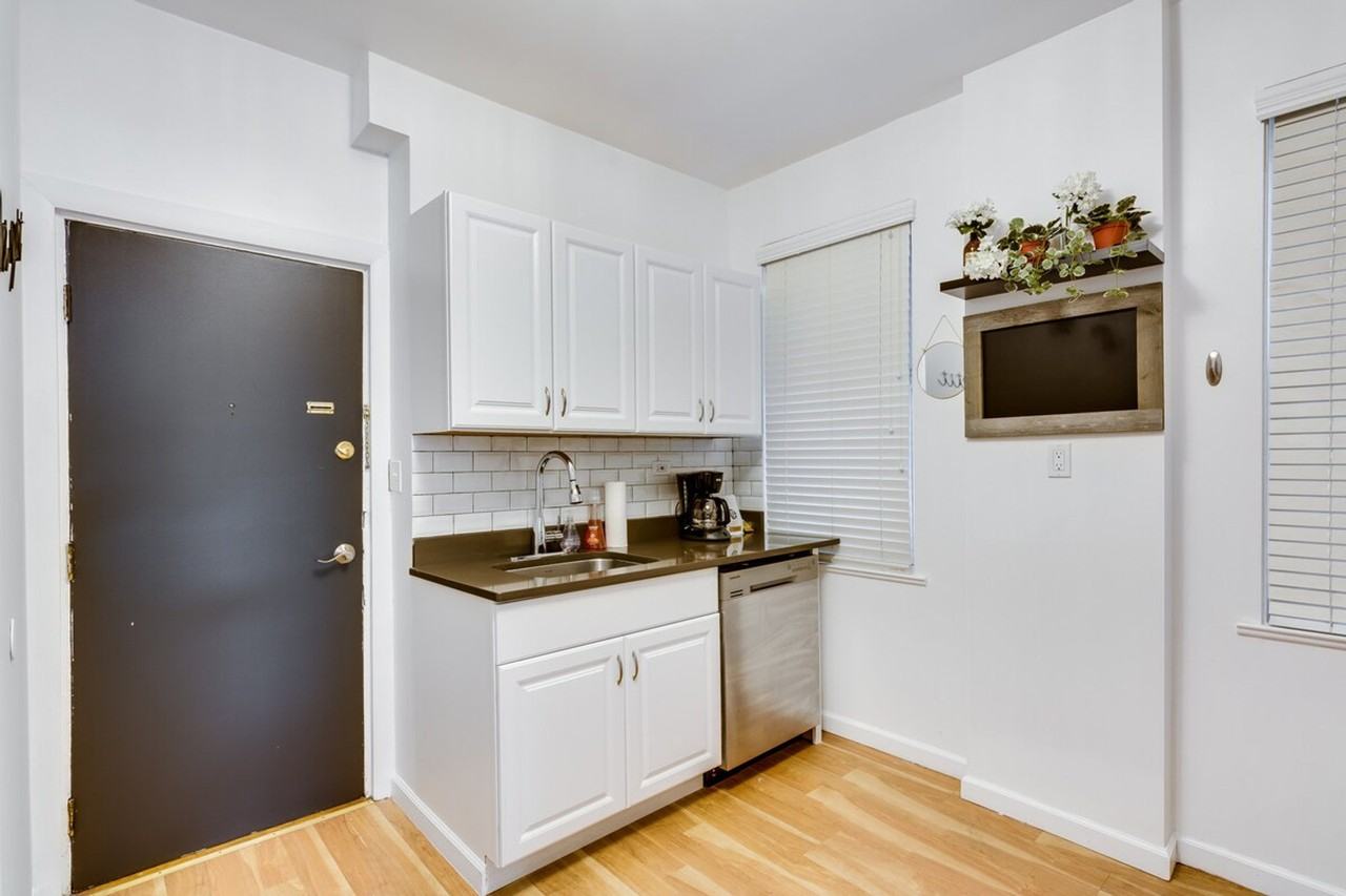 1519 West Superior Street - Photo 3 of 14