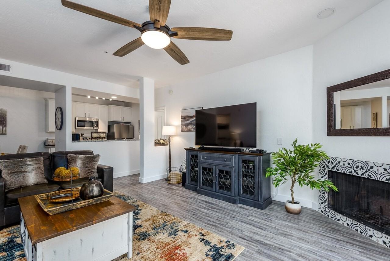 14145 North 92nd Street - Photo 3 of 59