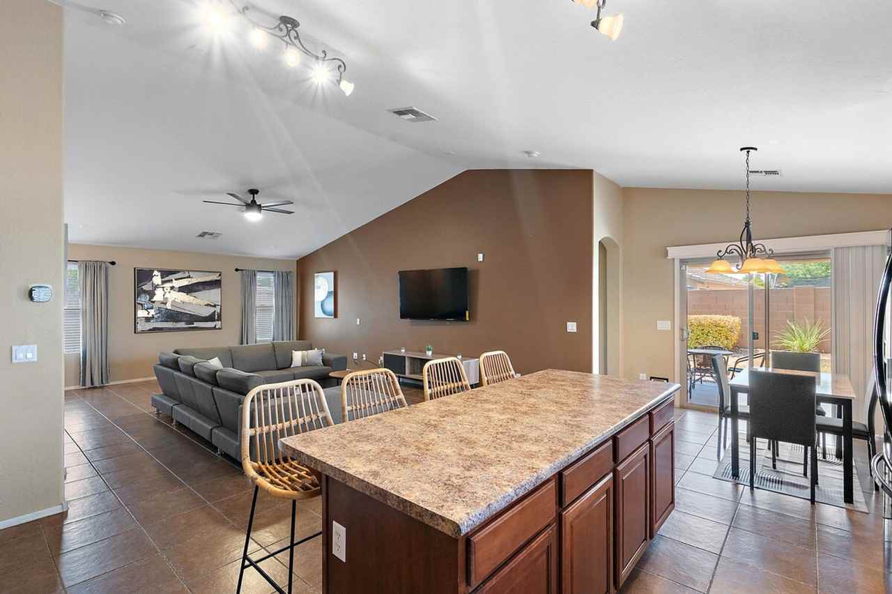 2949 E Crescent Way #1244319P - Photo 3 of 44