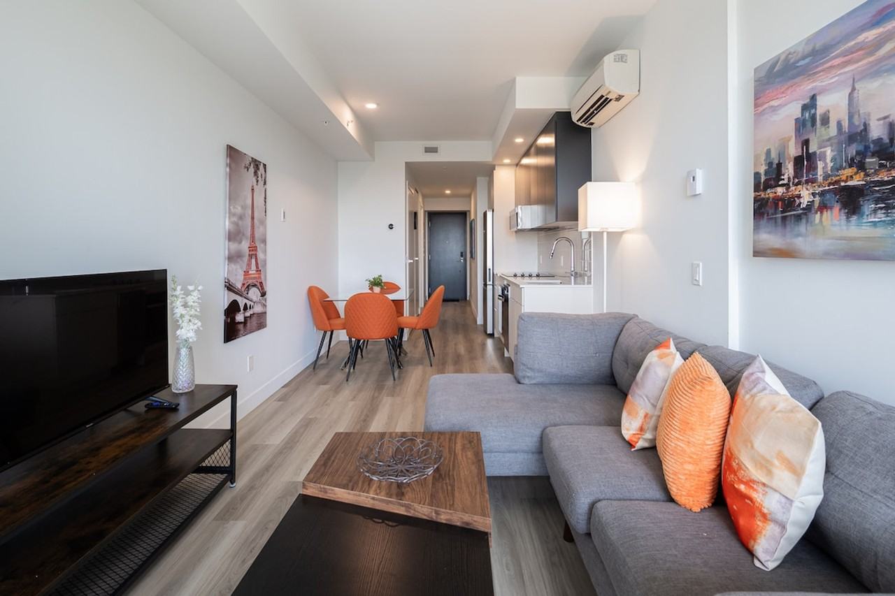 1020 Rue De La Montagne #1261793P - Photo 2 of 43