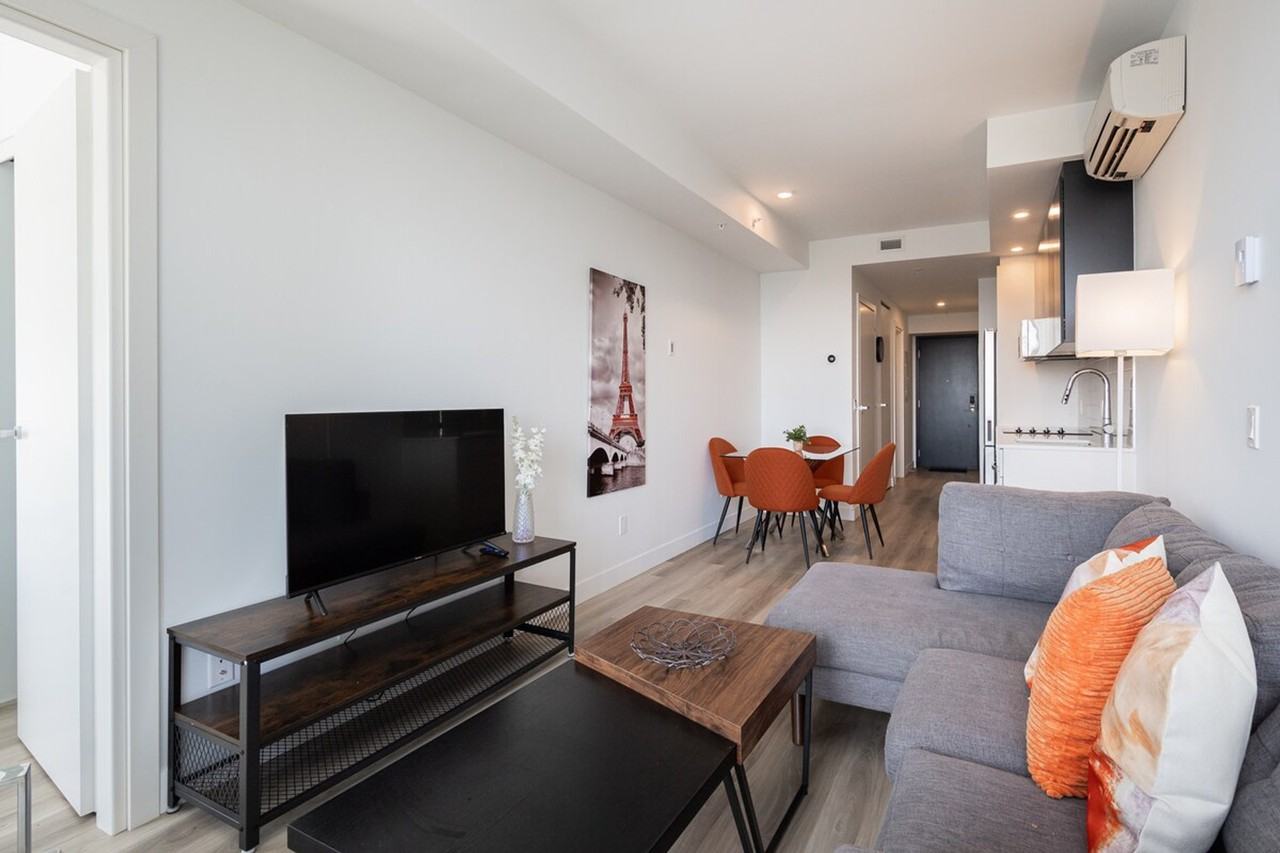 1020 Rue De La Montagne #1261793P - Photo 4 of 43