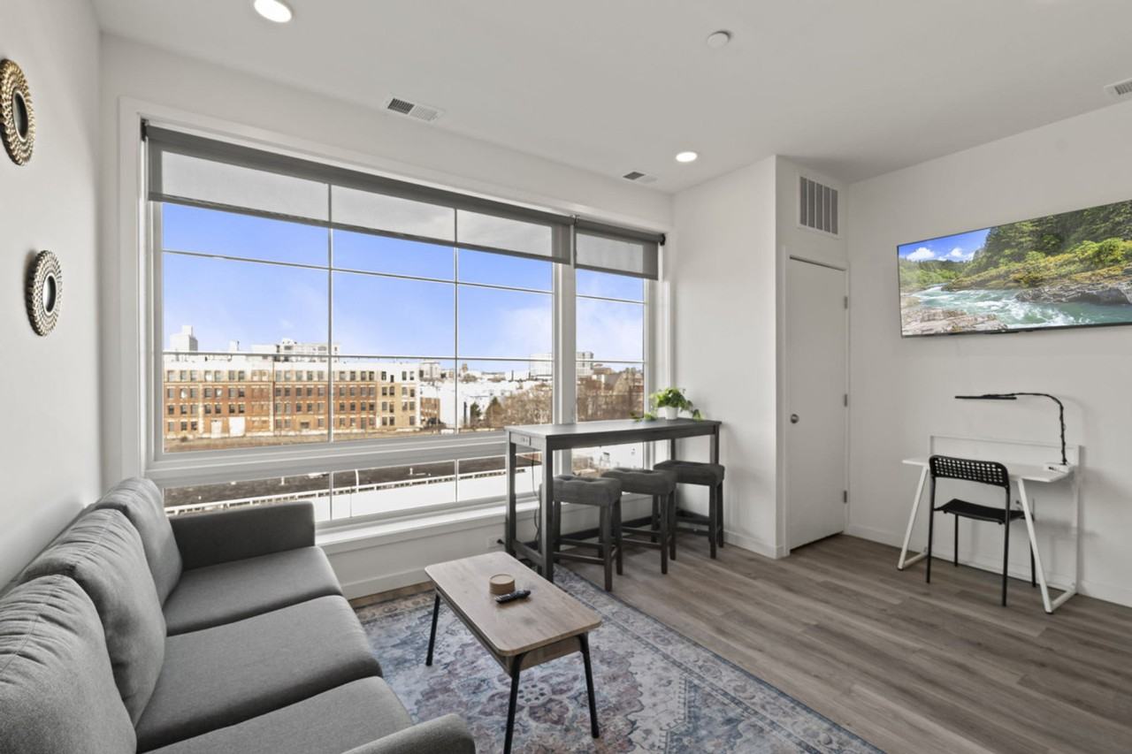 501 North Perth Street - Photo 3 of 50