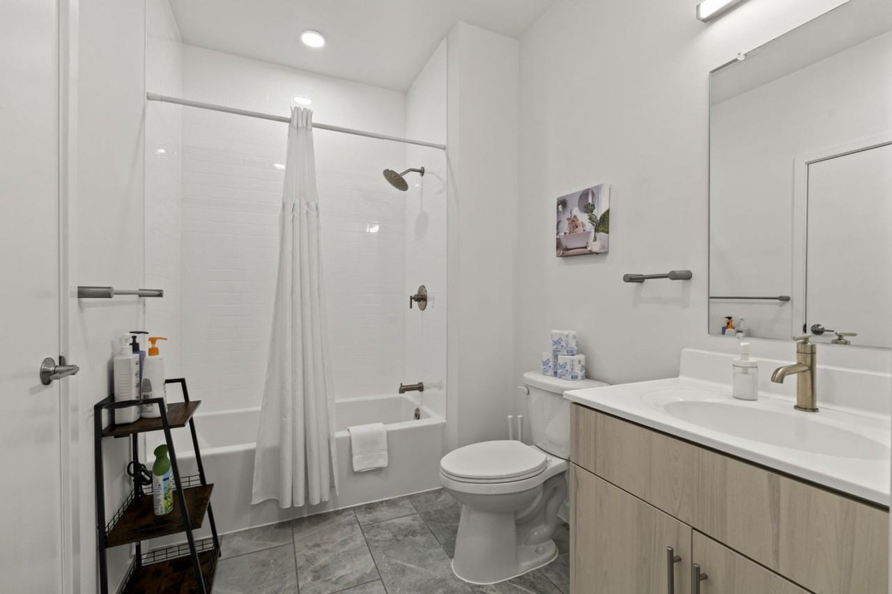 501 North Perth Street - Photo 5 of 50