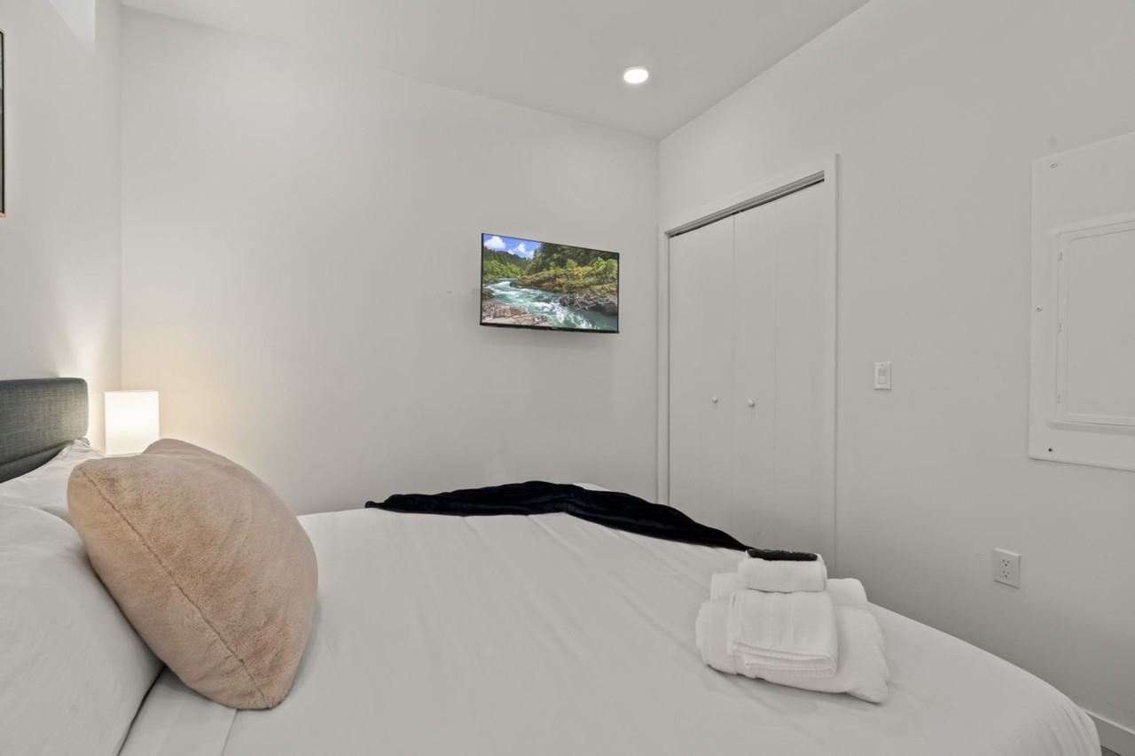 501 North Perth Street - Photo 7 of 50