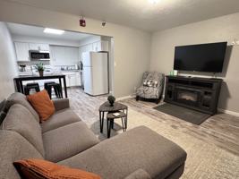 featured image of 915 W Whittier Dr