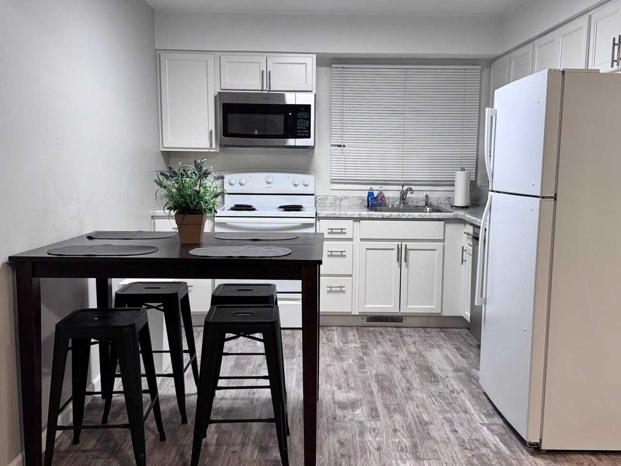 915 W Whittier Dr #1296520P - Photo 6 of 22