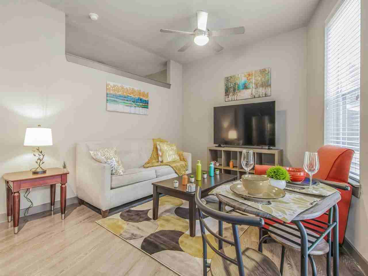 1915 Canterbury St #1359154P - Photo 2 of 20