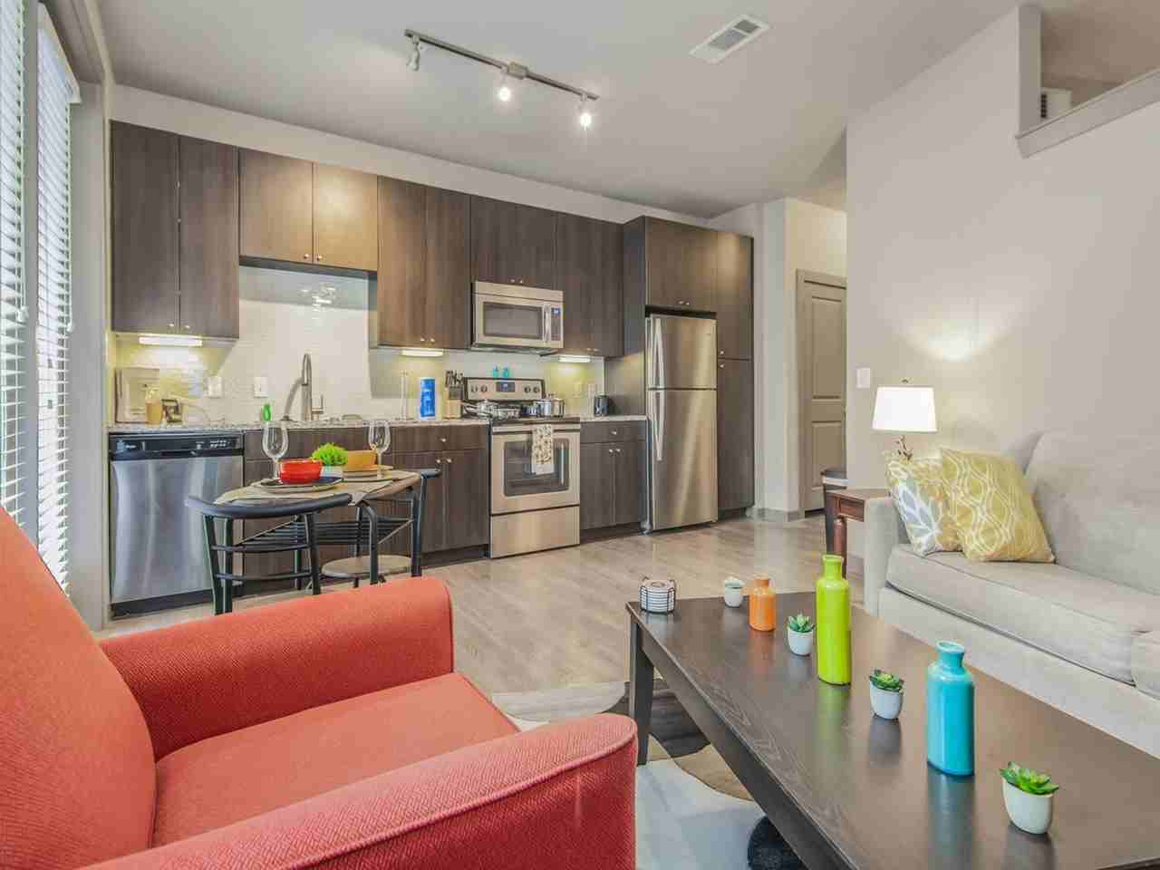 1915 Canterbury St #1359154P - Photo 3 of 20