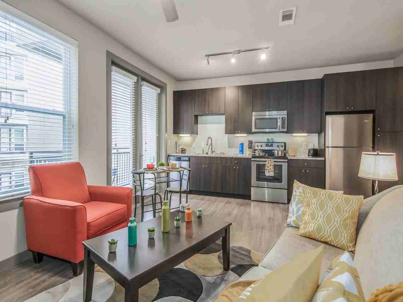 1915 Canterbury St #1359154P - Photo 4 of 20