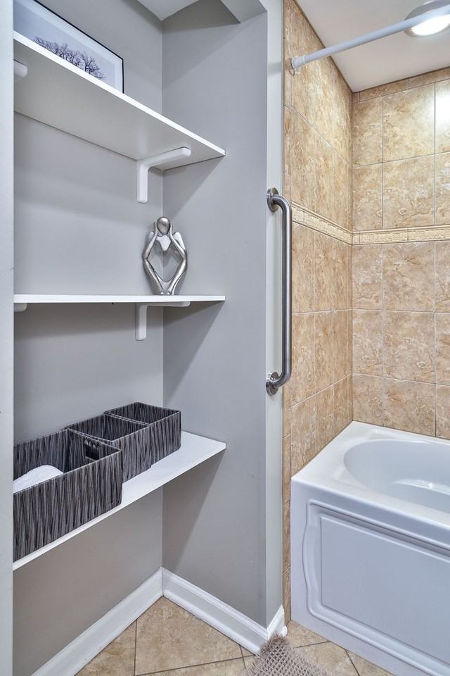 2219 N Bissell St #1359763P - Photo 6 of 17