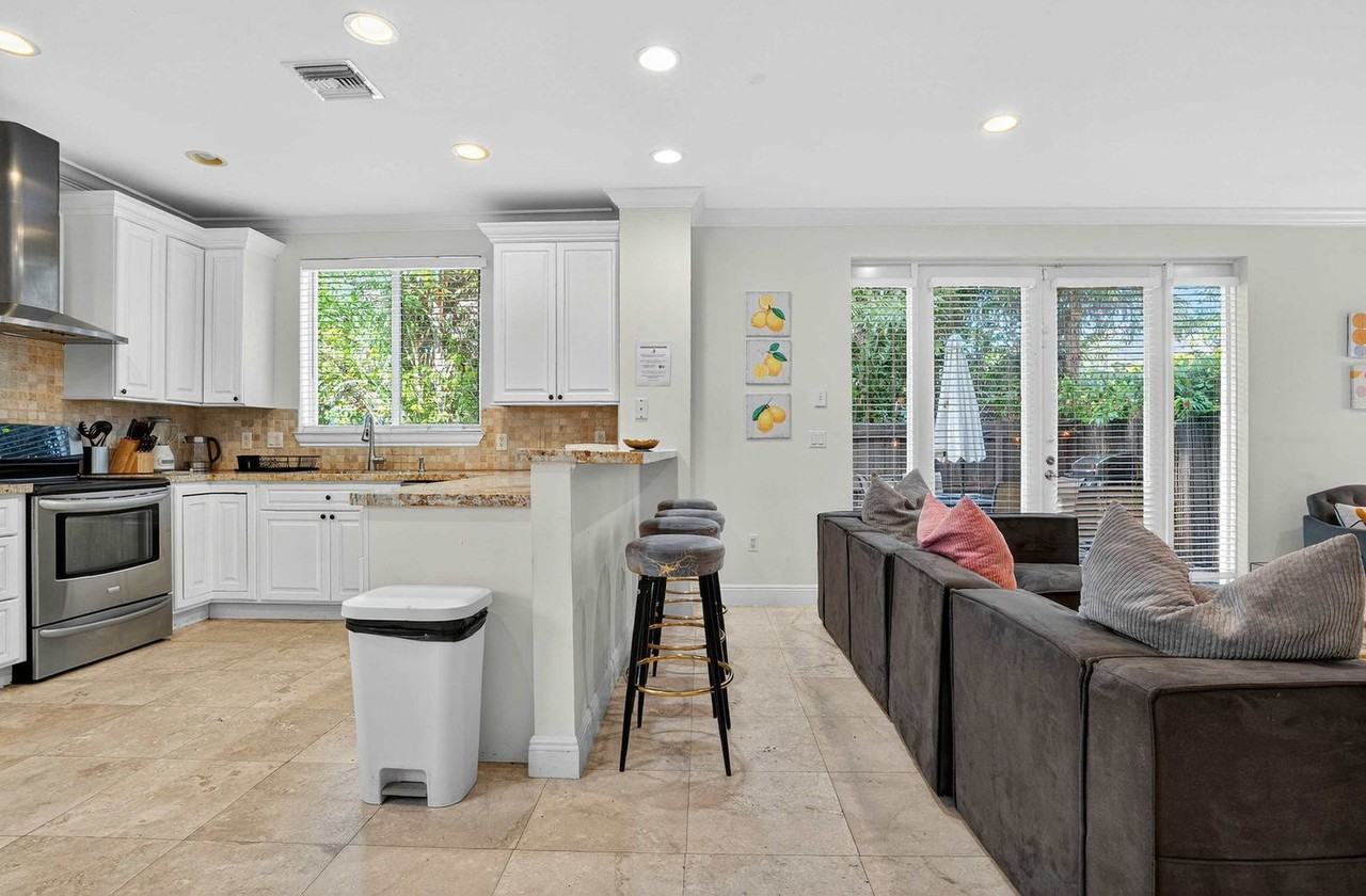 1705 Ne 11th St #1372360P - Photo 7 of 44