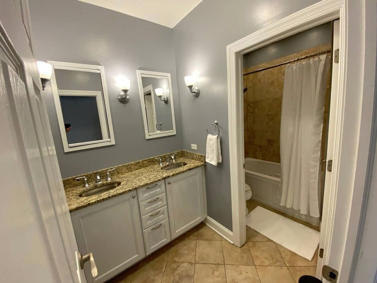 2244 N Dayton St #1373168P - Photo 5 of 14