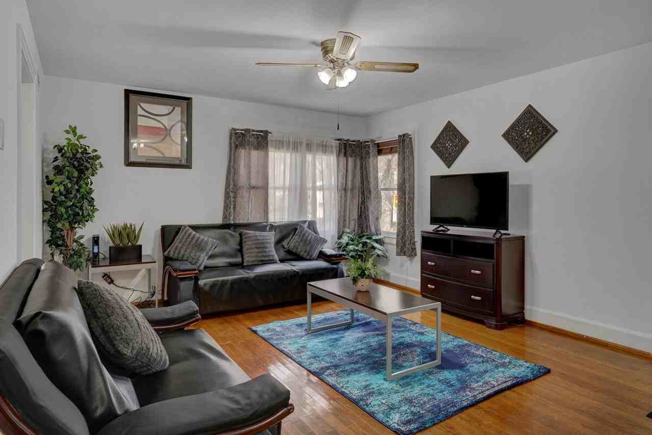 814 N Buchanan Blvd #1388446P - Photo 2 of 15