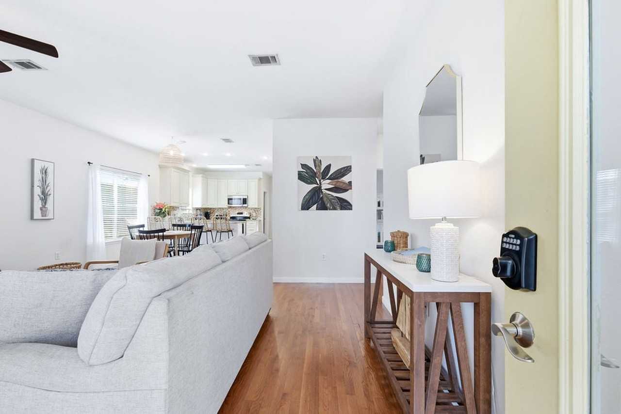 106 W Georgie St #1447115P - Photo 3 of 50