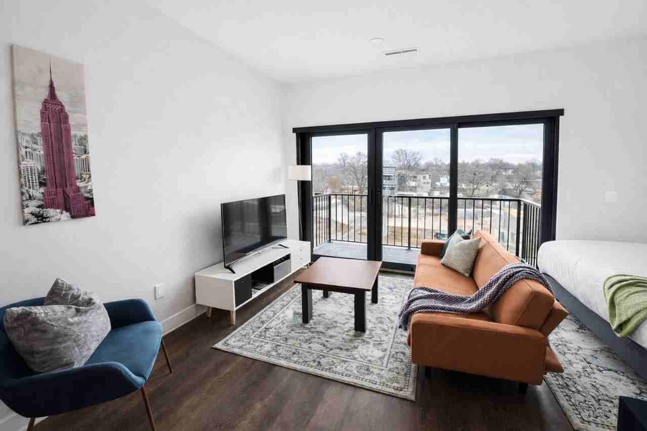 4618 Douglas St #1463131P - Photo 4 of 14