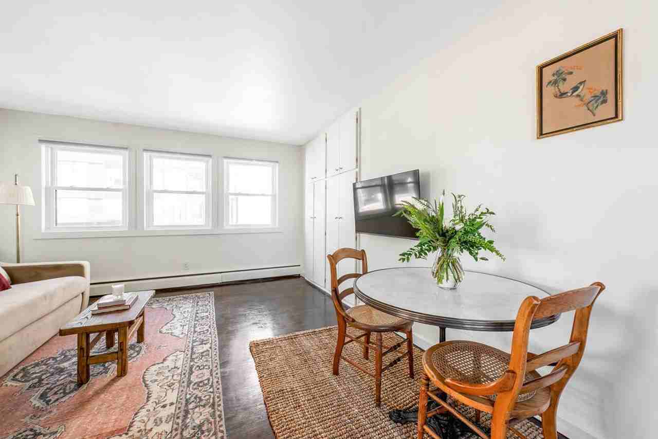 202 S Henry St #1468343P - Photo 3 of 19