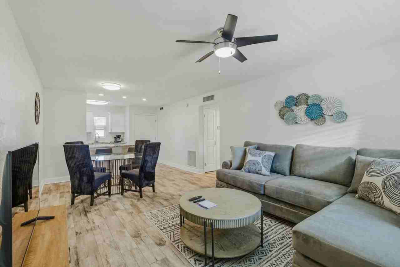 3909 W Cleveland St #1471503P - Photo 2 of 47