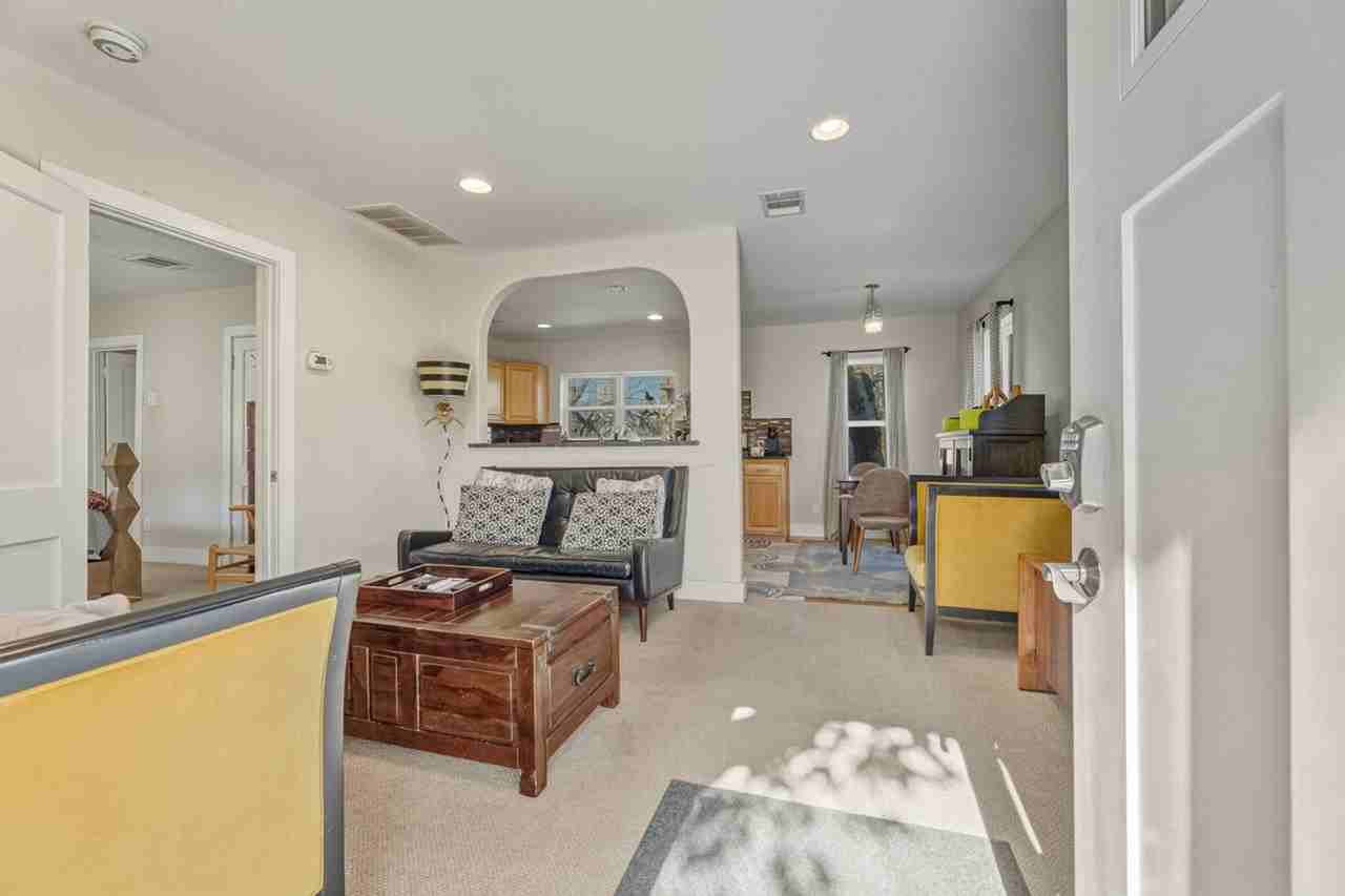 512 Bouldin Ave #1492689P - Photo 4 of 37