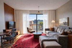 featured image of 324 S 2nd St