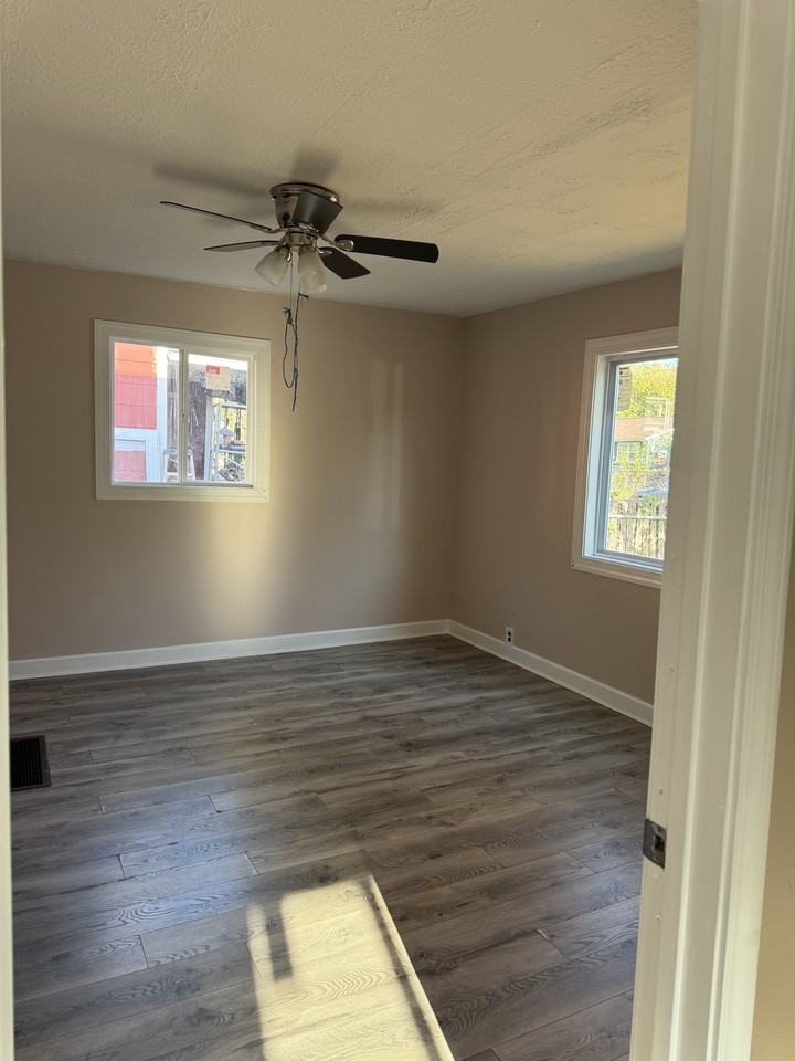 1321 Brookside Ave - Photo 4 of 18