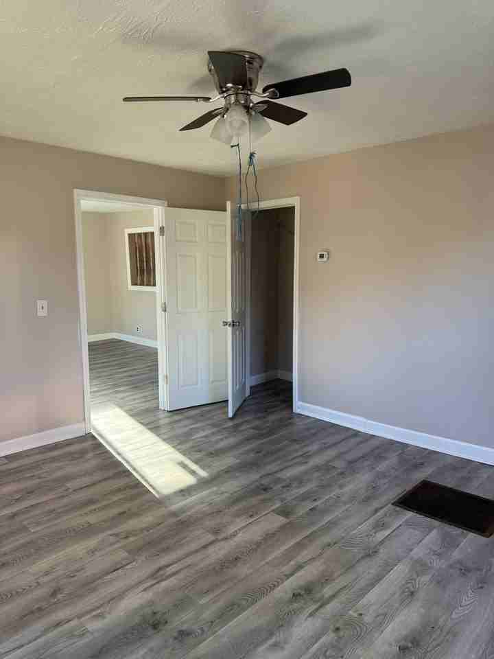 1321 Brookside Ave - Photo 5 of 18