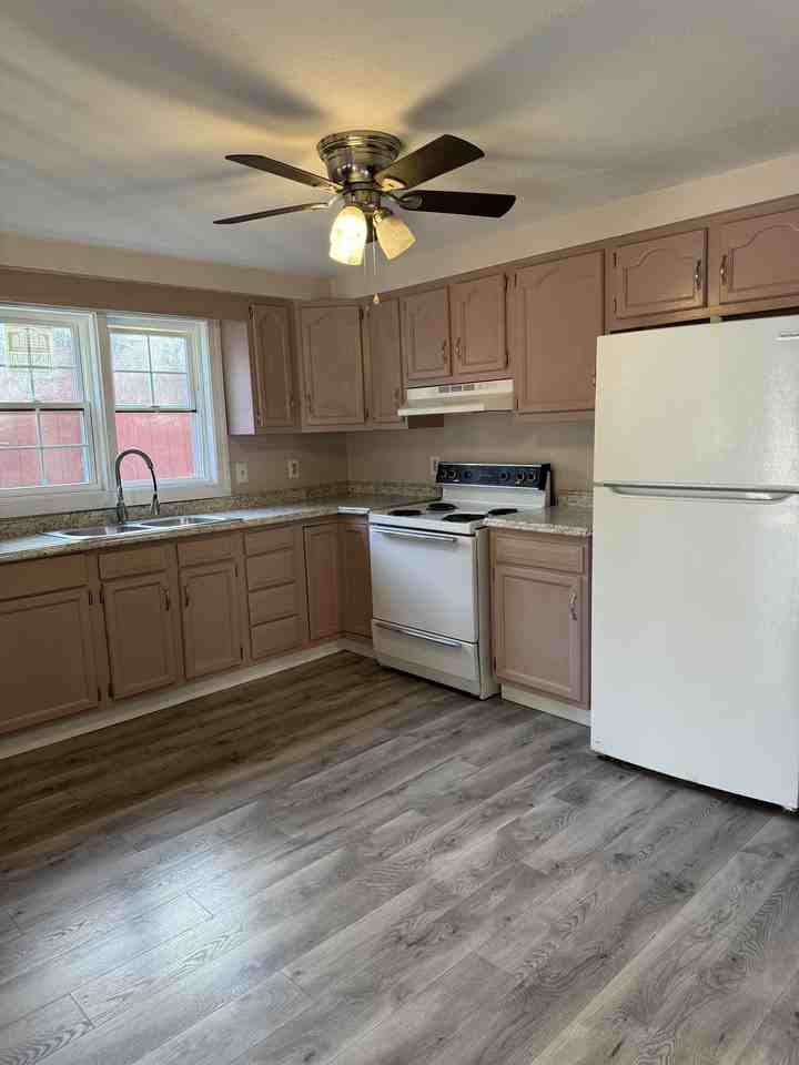 1321 Brookside Ave - Photo 6 of 18