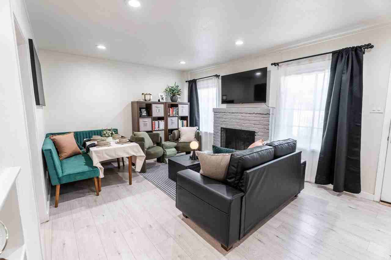 2292 Addison Ave #1511667P - Photo 2 of 35