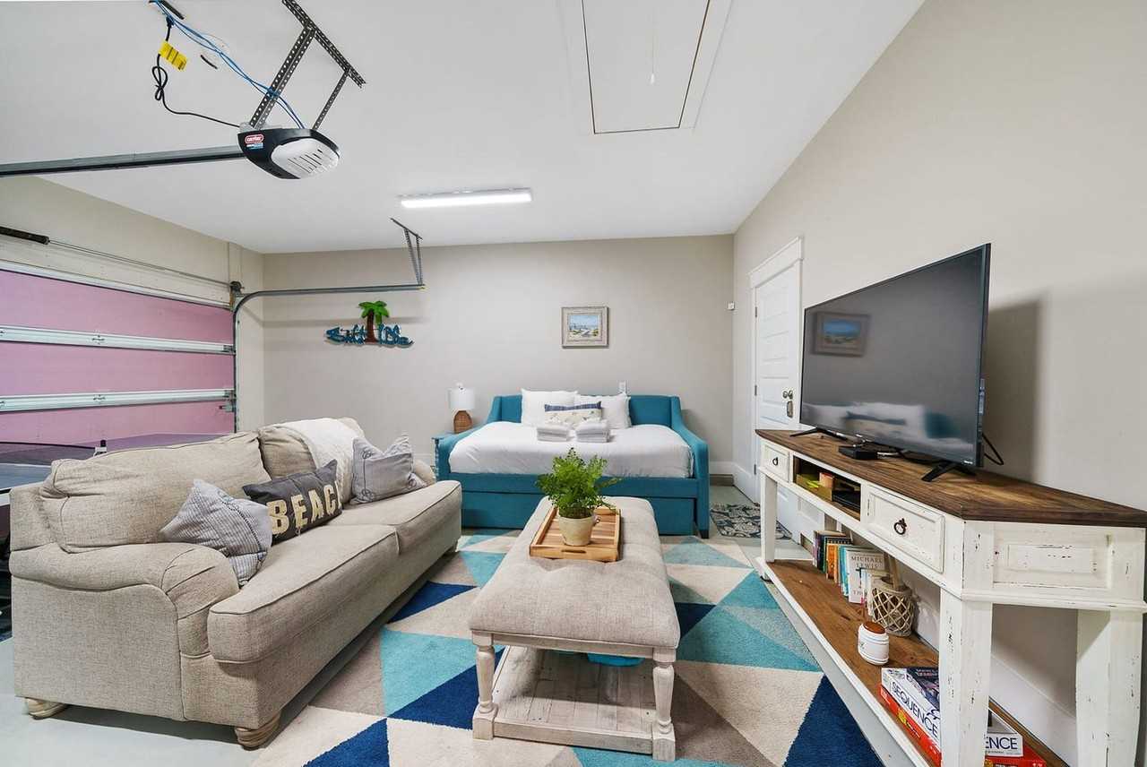 121 Christmas Tree Ln #1511625P - Photo 3 of 34