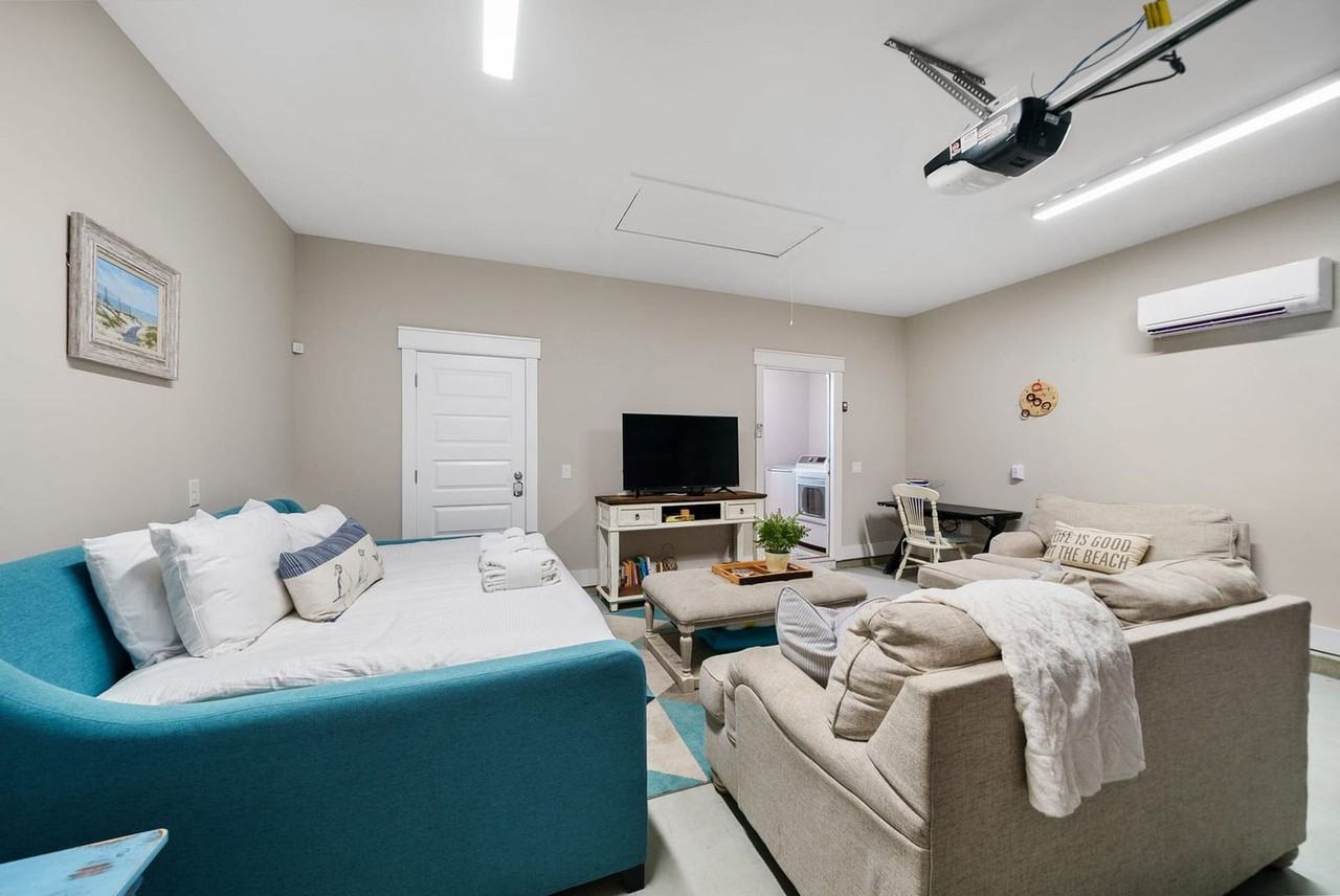 121 Christmas Tree Ln #1511625P - Photo 4 of 34