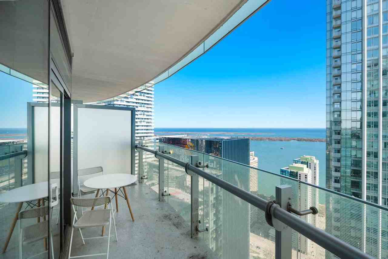 25 Lower Simcoe St #1512535P - Photo 3 of 13