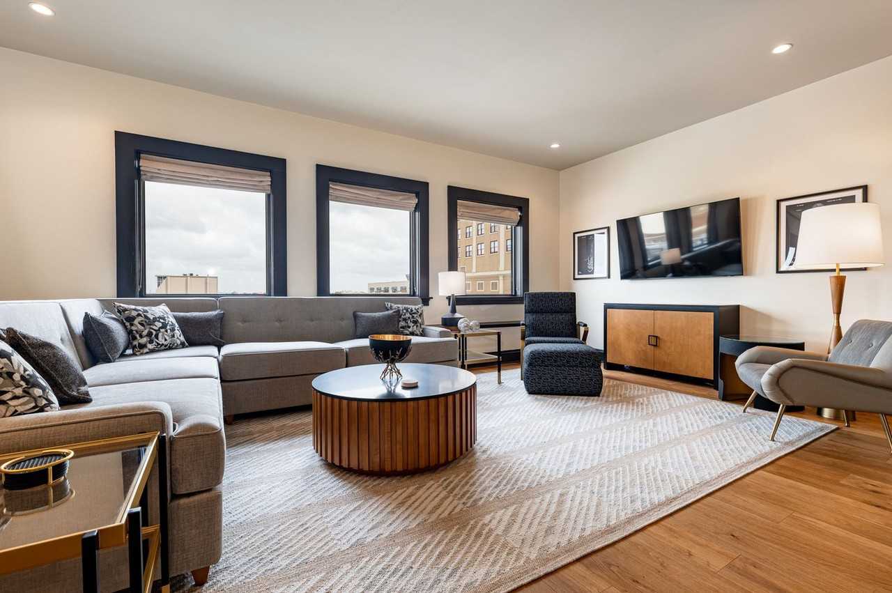 1011 Canal Street - Photo 2 of 29