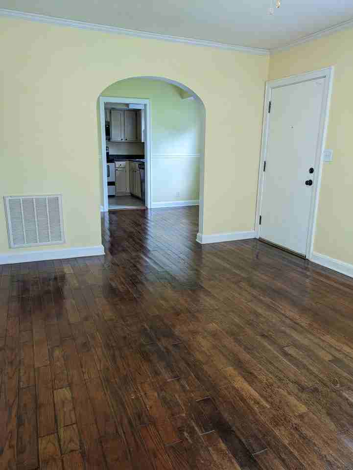 306 Colonial Dr - Photo 3 of 12