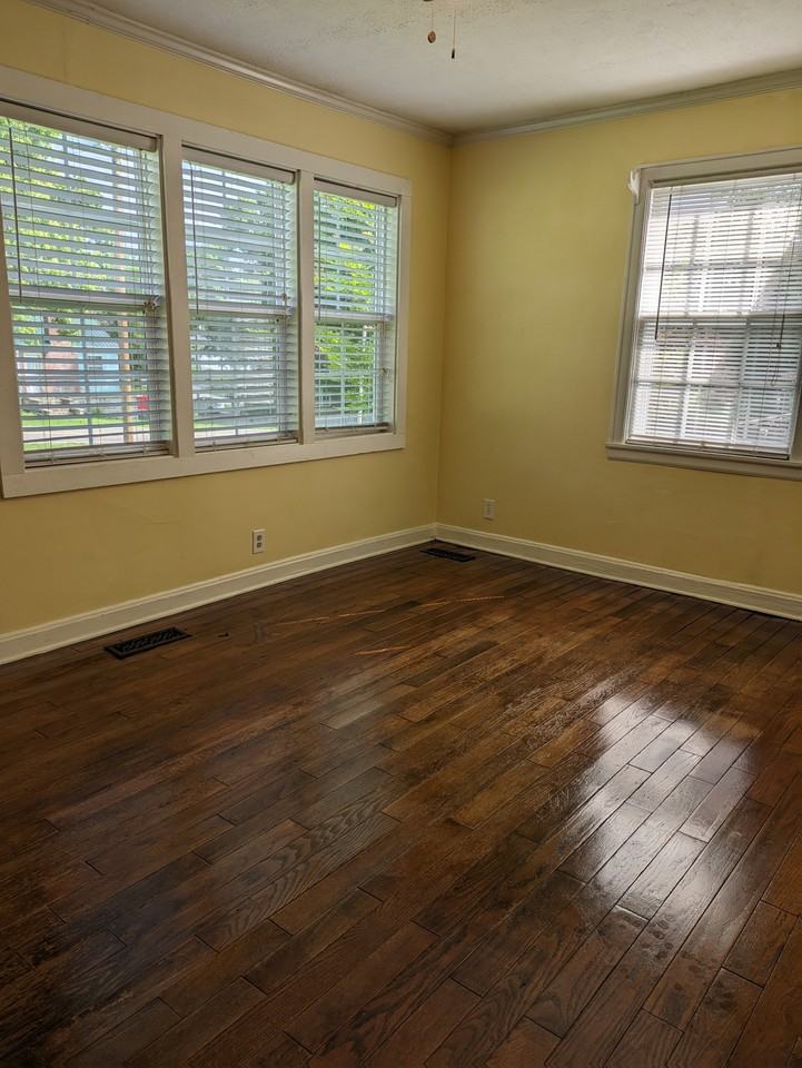 306 Colonial Dr - Photo 4 of 12