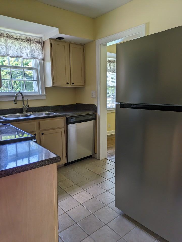 306 Colonial Dr - Photo 6 of 12