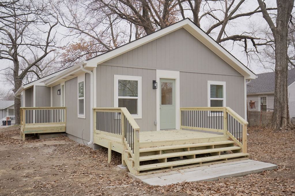 2715 S 37th St - Photo 3 of 11