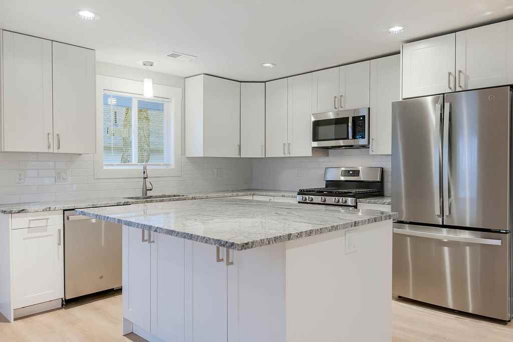 2715 S 37th St - Photo 4 of 11