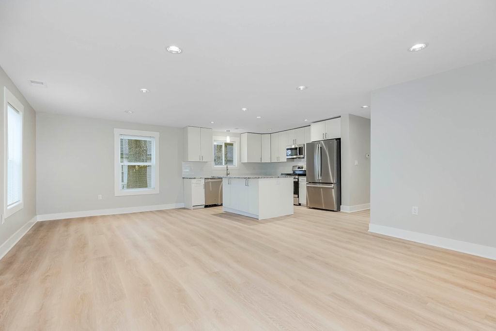 2715 S 37th St - Photo 5 of 11