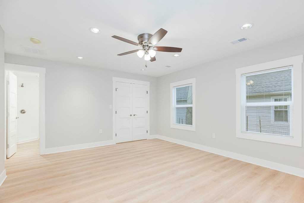 2715 S 37th St - Photo 6 of 11