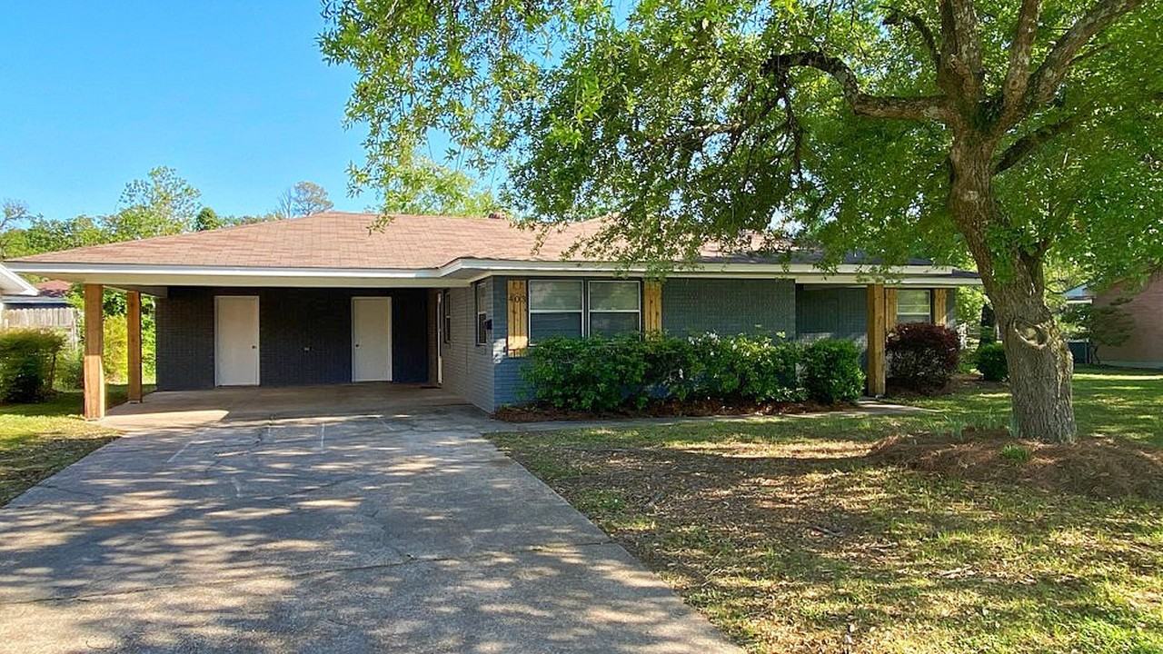 403 Parkwood Dr - Photo 3 of 24