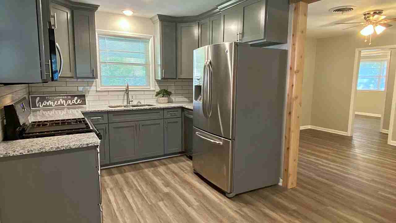 403 Parkwood Dr - Photo 5 of 24