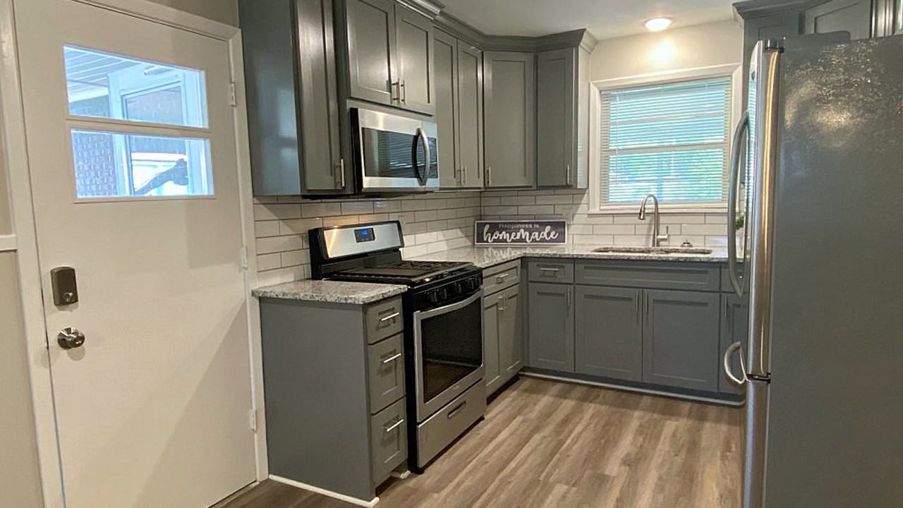 403 Parkwood Dr - Photo 6 of 24