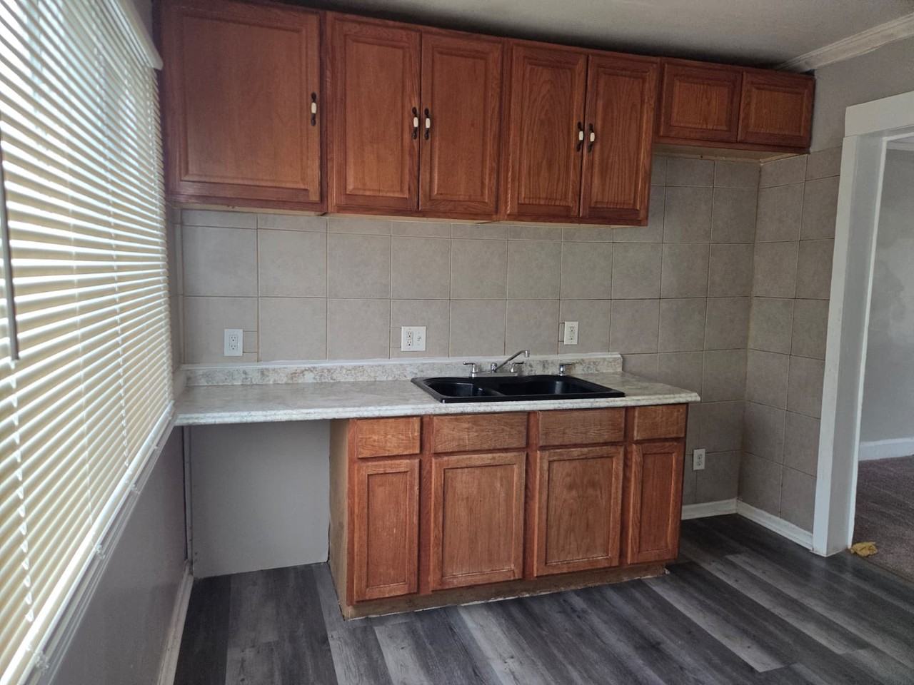 8047 Robson St - Photo 4 of 12