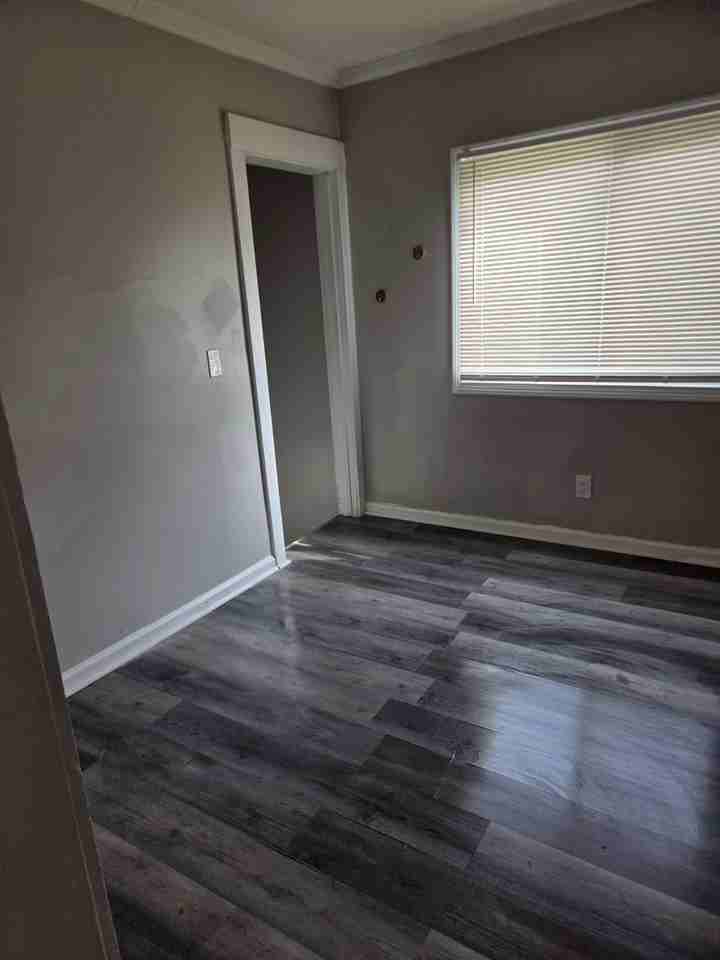 8047 Robson St - Photo 6 of 12