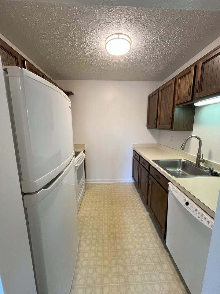 44710 Beechwood Ct - Photo 2 of 21