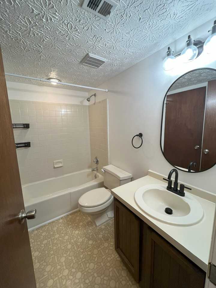 44710 Beechwood Ct - Photo 3 of 21