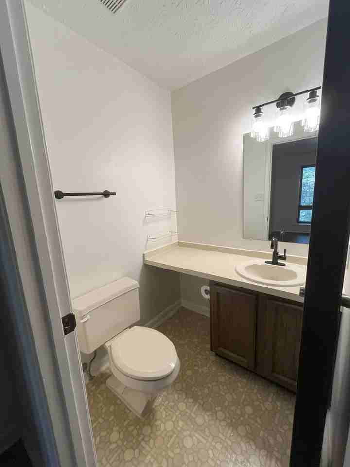 44710 Beechwood Ct - Photo 4 of 21