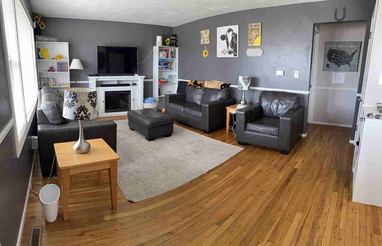 707 E 15th St - Photo 2 of 8