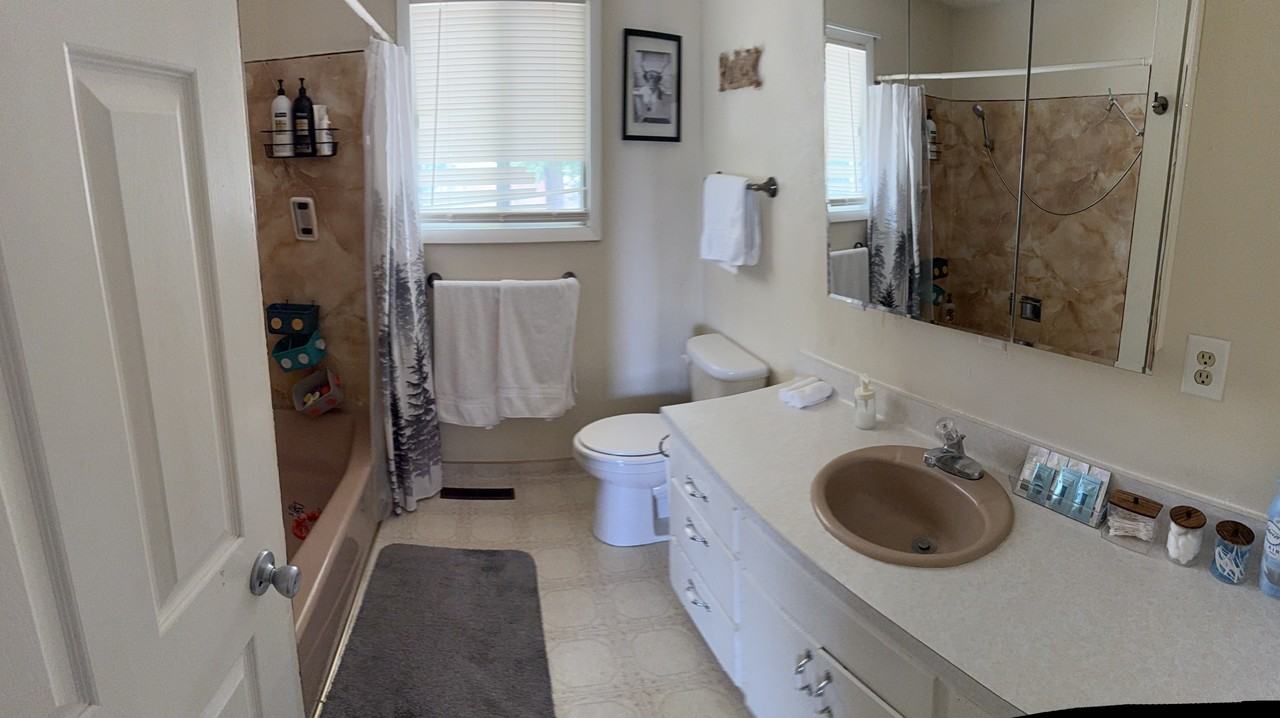 707 E 15th St - Photo 4 of 8