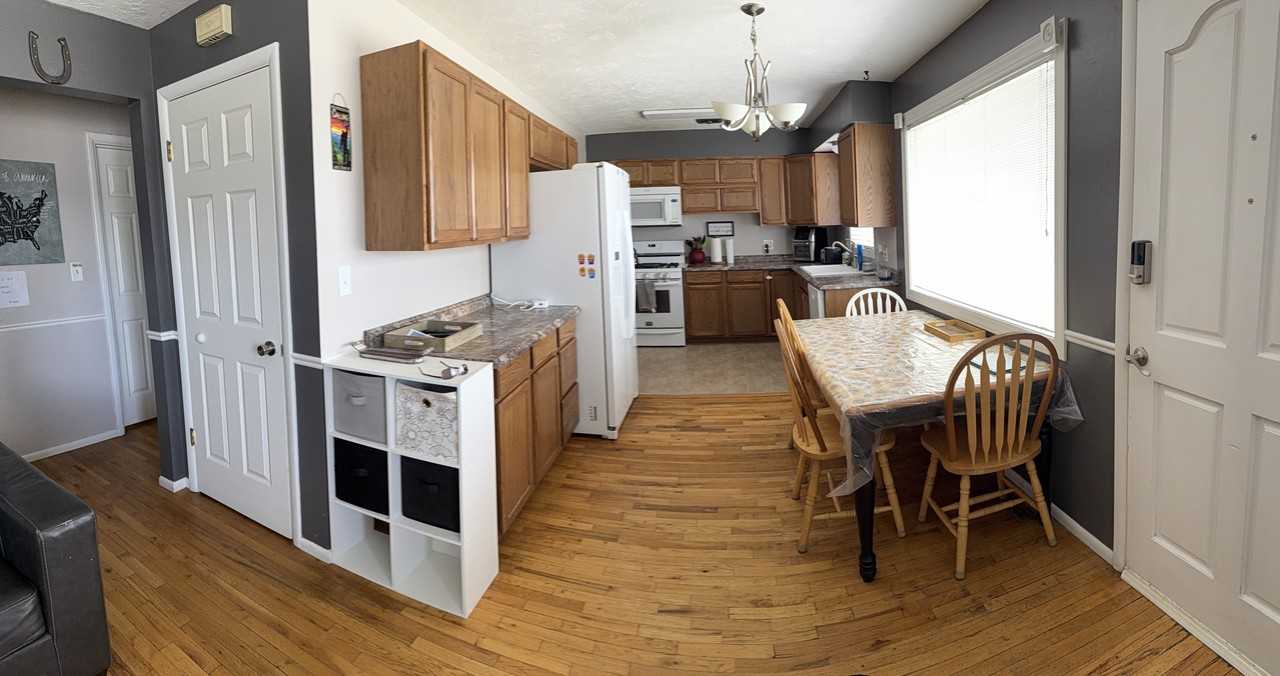 707 E 15th St - Photo 6 of 8